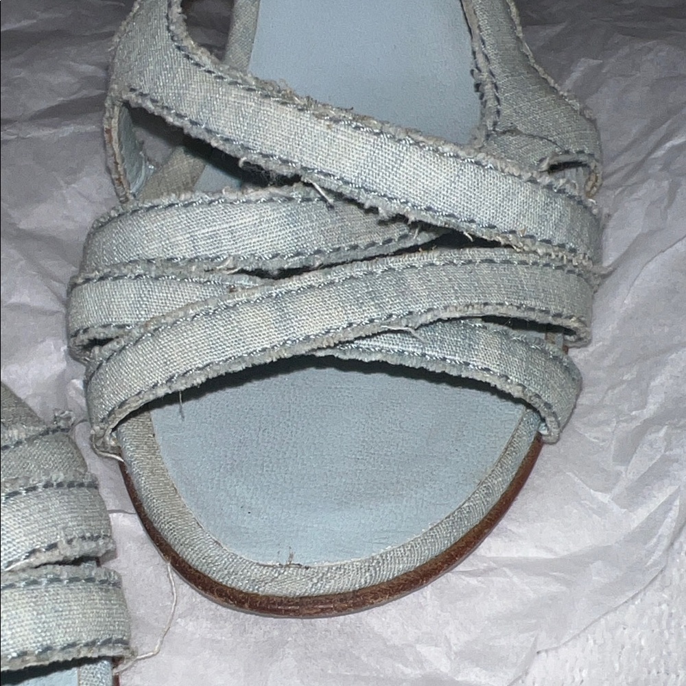 CHANEL Blue Slingback Sandals with Gold-Tone Details - Picture 6 of 16